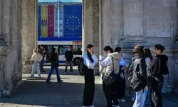 Moldova'da halk sandık başında...