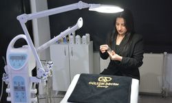 Hakkari'de güzellik merkezi ürünleri satışa çıkarıldı