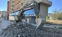 Yüksekova'da altyapı çalışmaları devam ediyor