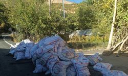 Hakkari’de dar gelirli ailelere kömür dağıtımı sürüyor