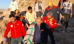 Van Kalesi'nde kaza: Alman turist kayalıktan mağaraya düştü