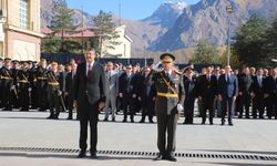Hakkari’de 29 Ekim Cumhuriyet Bayramı çelenk sunma töreni