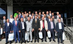 Vali Çelik muhtarlarla yemekte bir araya geldi