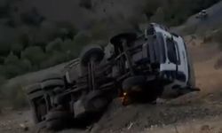 Hakkari'de  kamyon şarampole yuvarlandı