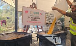 Hakkari İHH, Gazze’de sıcak yemek dağıttı