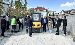 Yüksekova'da yol yapım çalışmaları devam ediyor