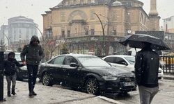 Yüksekova'da karla karışık yağmur etkili oldu