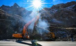 Bahçesaray kara yolundaki çığ yataklarına ‘palyeli’ önlem