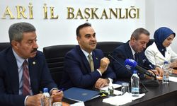 Bakan Kacır, AK Parti Hakkari İl Başkanlığı'nda konuştu