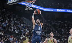 Anadolu Efes, Barcelona'yı 74-73 mağlup etti