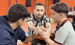 Hakkari'de bilek güreşi il birinciliği yarışması