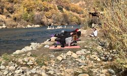 Munzur kıyısında doğayla iç içe pilates