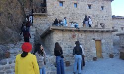 Niğde ve Karaman'dan gelen 81 genç Çukurca'da ağırlandı