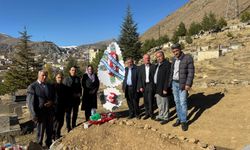 Hakkari CHP vefat eden Saim öğretmeni unutmadı