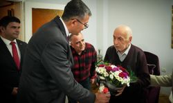 Hakkarili emektar öğretmene vefa ziyareti