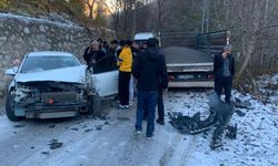 Hakkari'de Trafik Kazası:  3 yaralı