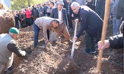 Hakkari'deki kazada vefat eden 2 kişi  toprağa verildi