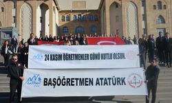 Hakkari’de Öğretmenler Günü törenle Kutlandı