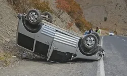 Hakkari’deki trafik kazasında 2 vatandaş yaralandı