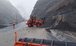 Sere Solan’da yağış alarmı; kayalar yola düştü