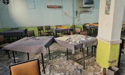 Tavandan kopan sıva parçaları 2 kişiyi yaraladı