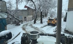 Hakkari Belediyesi karla mücadelede 24 saat sahada