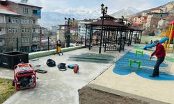 Hakkari’de park ve yeşil alanlar temizleniyor