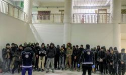 TIR dorsesinden 37 kaçak göçmen çıktı