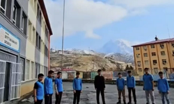 Öğrencilerden Anlamlı Cuma Koreografisi