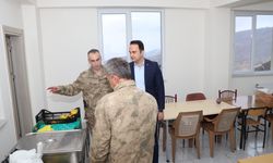 Derecik Kaymakamı Demirci’den jandarma karakolunda inceleme