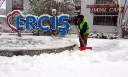 Erciş’te etkili olan kar kalınlığı 20 santimi buldu