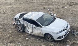 Kars’ta kamyonla çarpışan otomobil şarampole yuvarlandı
