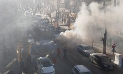 Kars’ta seyir halindeki otomobil alev aldı