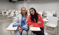 Suriyeli anne ve kızı Türkiye’de eğitime tutunuyor