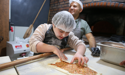 Van’da çocuklar “Van Kıymalısı” yaptı