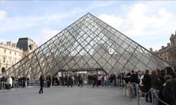 Louvre personeli kötü koşullar nedeniyle greve hazırlanıyor