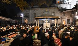 Eyüp Sultan Camisi’nde üç aylar için dua edildi