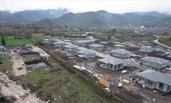 Yeni deprem konutları yükseliyor