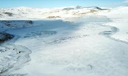 Ağrı’daki Derecek Barajı buz tuttu