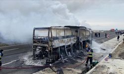 Eskişehir’de yangın çıkan yolcu otobüsü yandı