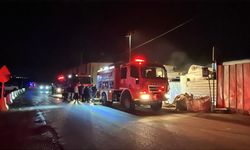 Gebze'de geri dönüşüm deposunda yangın