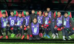 Hakkarili Çekdar Orhan’dan çocuklara jest