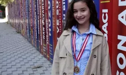 Matematikte Altın Başarı: Lina Singapur Yolcusu