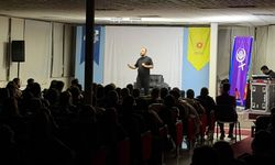 Erdal Kaya 'Zikopişto' ile Hakkari'de sahne aldı