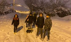 Hakkari’de çocuklar yeni yıla kayarak girdi