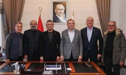 Özgür Özel, Ayvalık Belediyesi'ni ziyaret etti