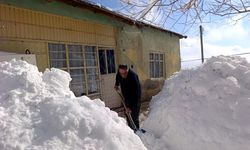 Hakkari'deki köylerde kar 2 metreyi geçti