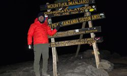 Eğitimci ve spor adamı Erol Hanlıgil Kilimanjaro’ya tırmandı