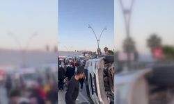 Tır ile minibüsün çarpıştığı kazada 18 kişi yaralandı