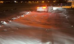 Kar ve tipi nedeniyle bazı araçlar yolda kaldı